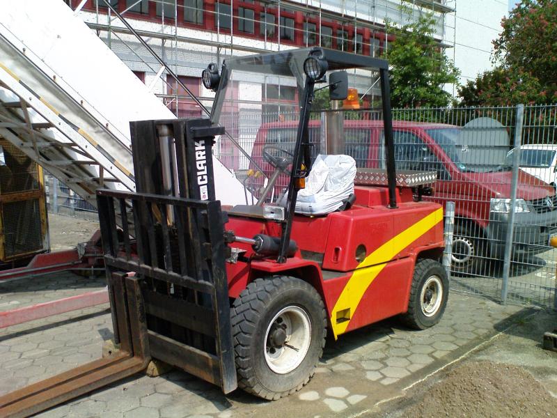 Well-maintained loader wagons-6