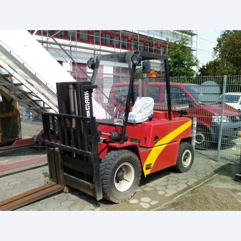 Vagões de carga em bom estado de conservação-6