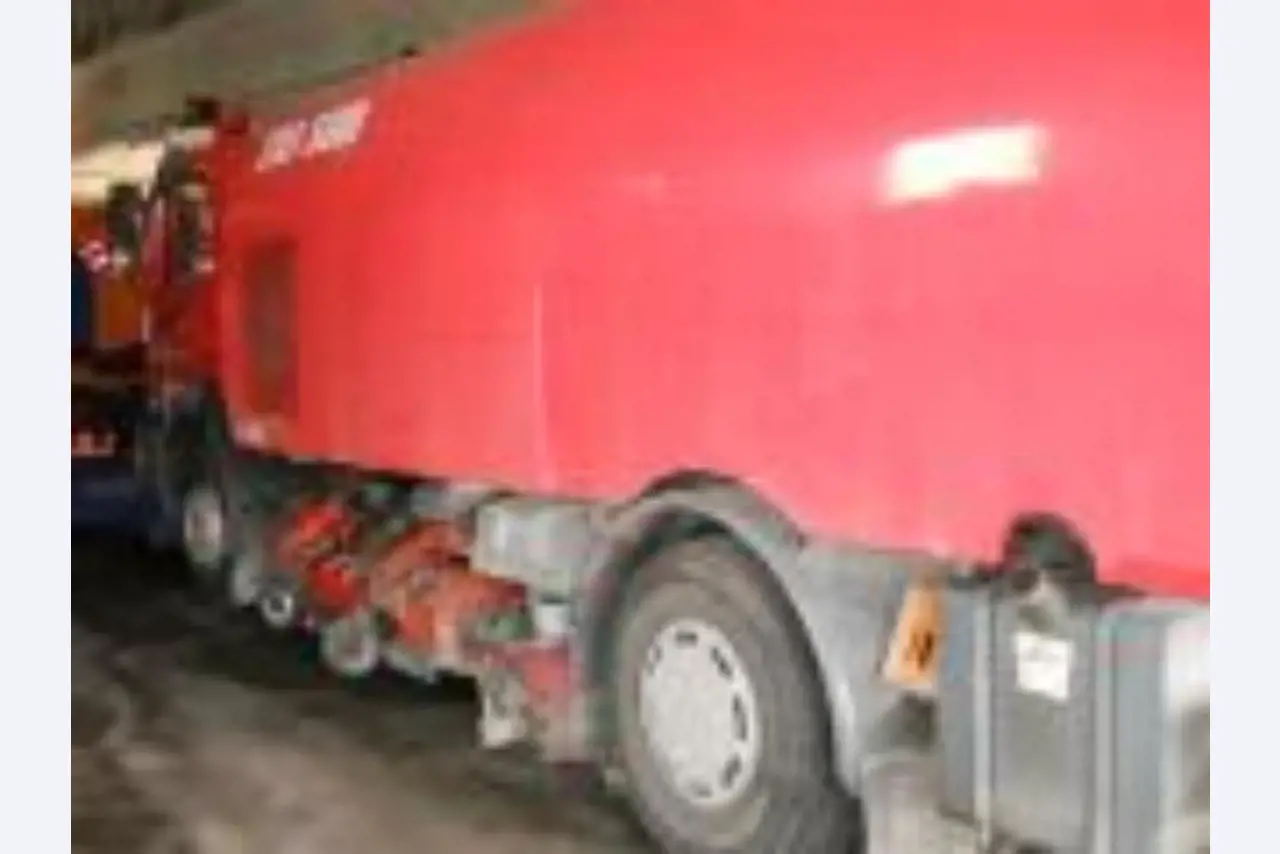 Vagões de carga em bom estado de conservação-7