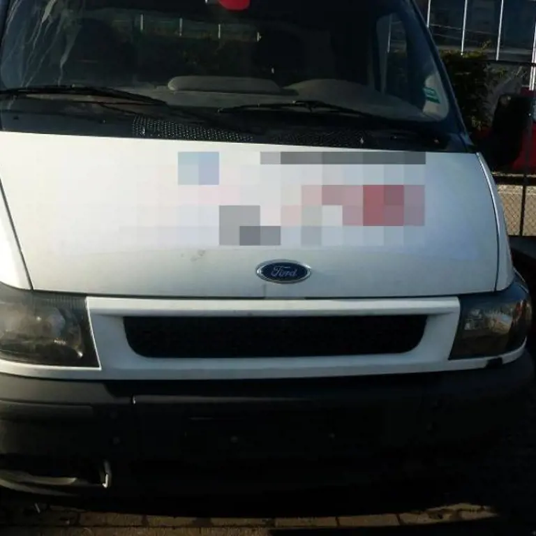 Ford Transit - Plošina/plachta/oblouky Ford Transit - Pritsche/ Plane/ Spriegel