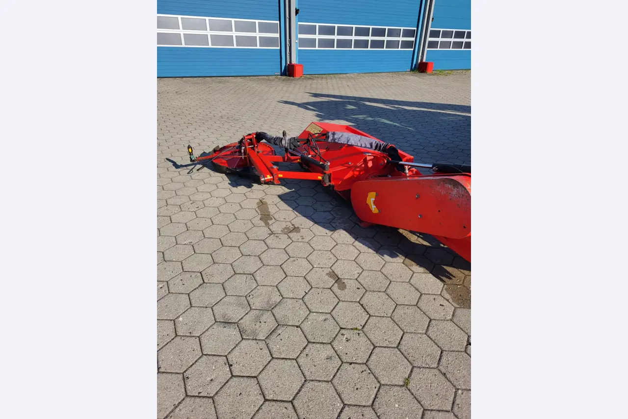 Vehicles released by Hamburg Airport-1