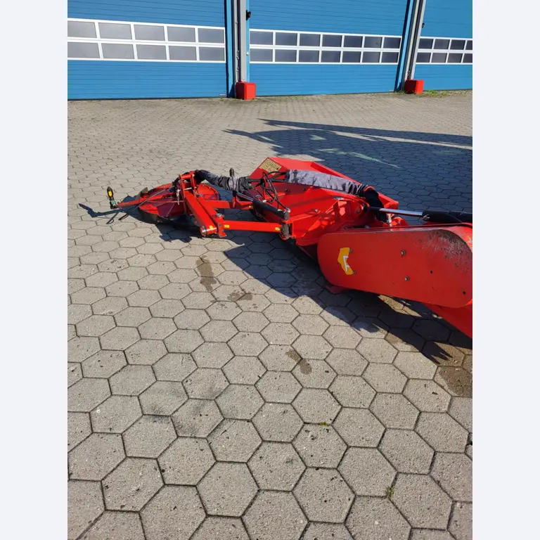 Vehicles released by Hamburg Airport-1