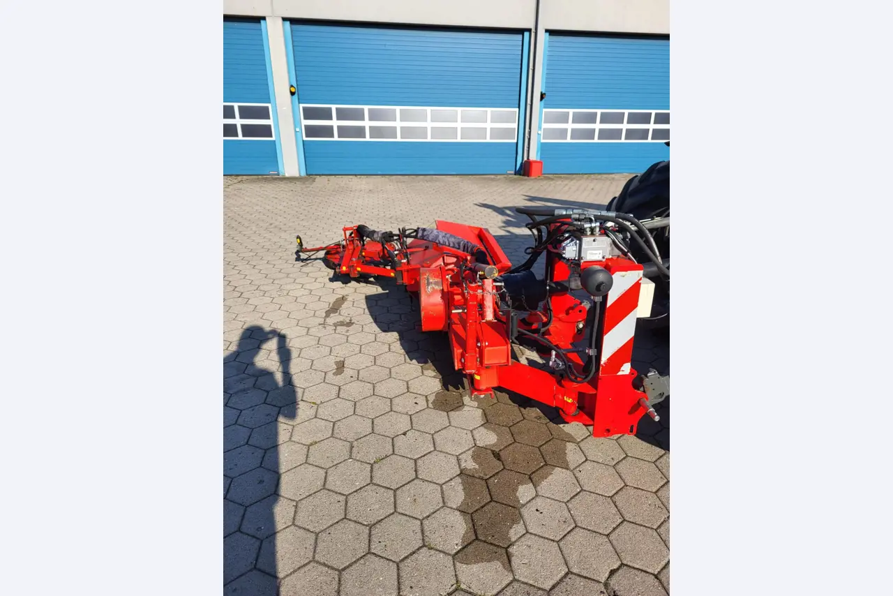 Vehicles released by Hamburg Airport-2