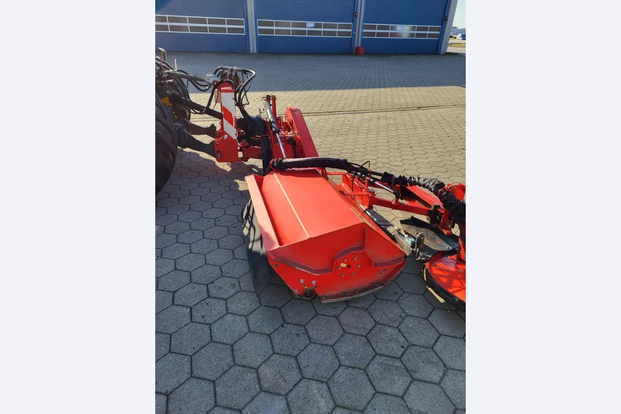 Vehicles released by Hamburg Airport-3