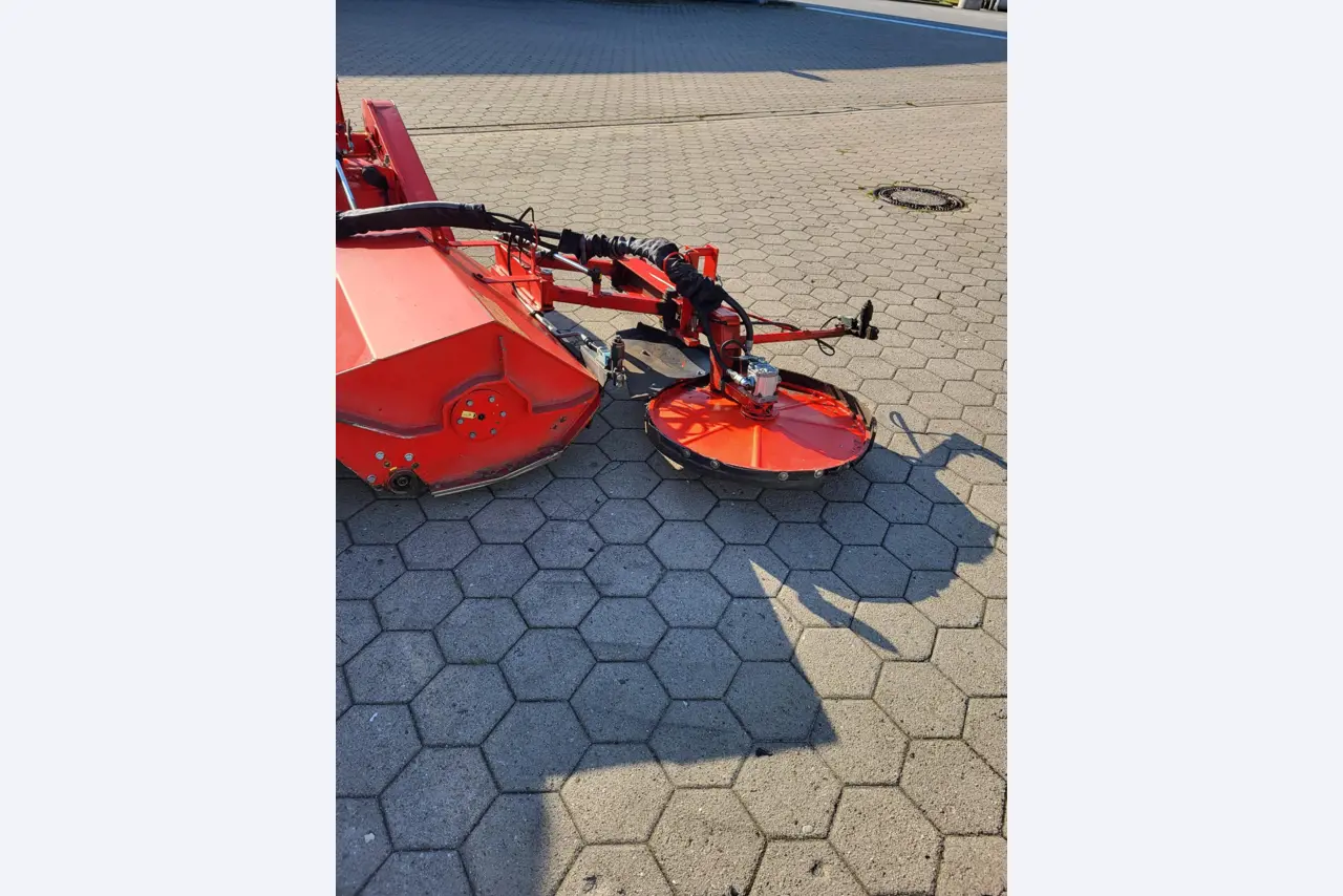 Vehicles released by Hamburg Airport-4