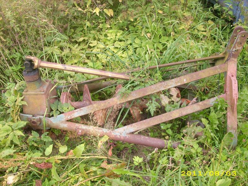 Well-maintained loader wagons-3