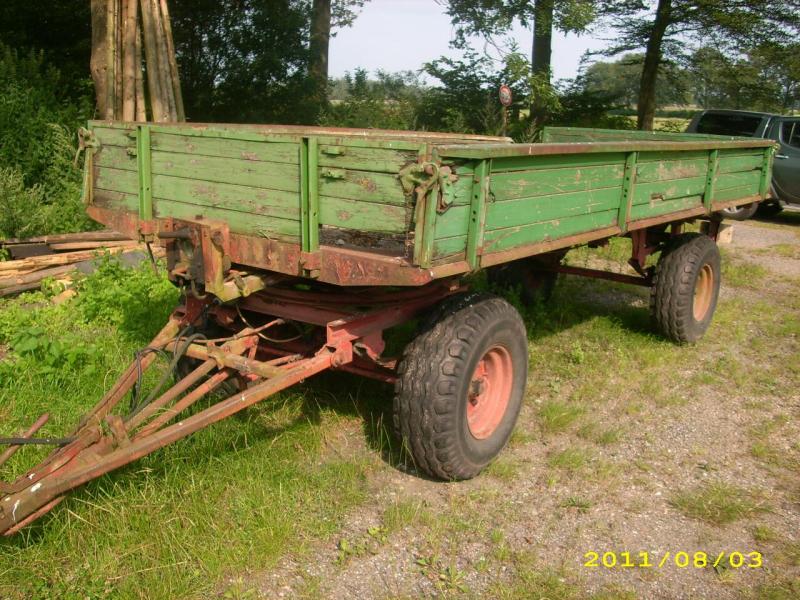 Well-maintained loader wagons-7