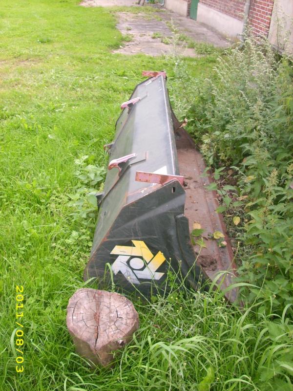 Well-maintained loader wagons-8