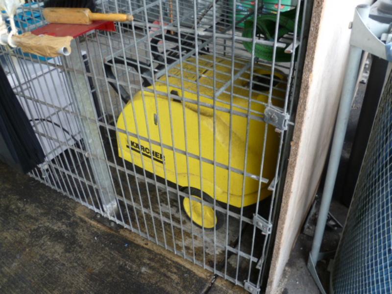 Well-maintained loader wagons-2