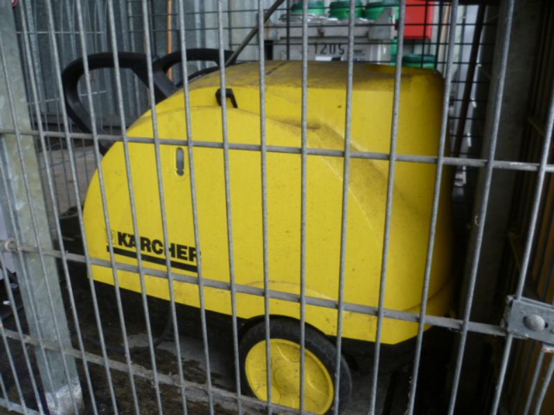 Well-maintained loader wagons-3