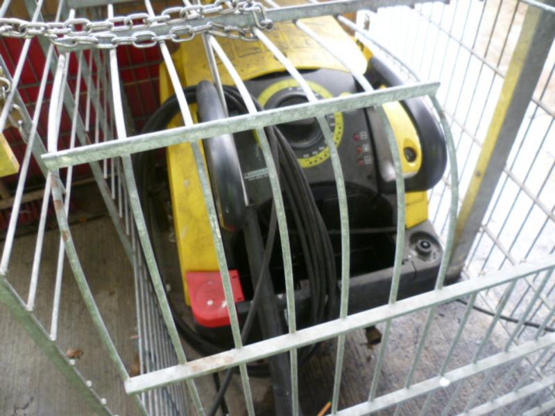 Well-maintained loader wagons-4