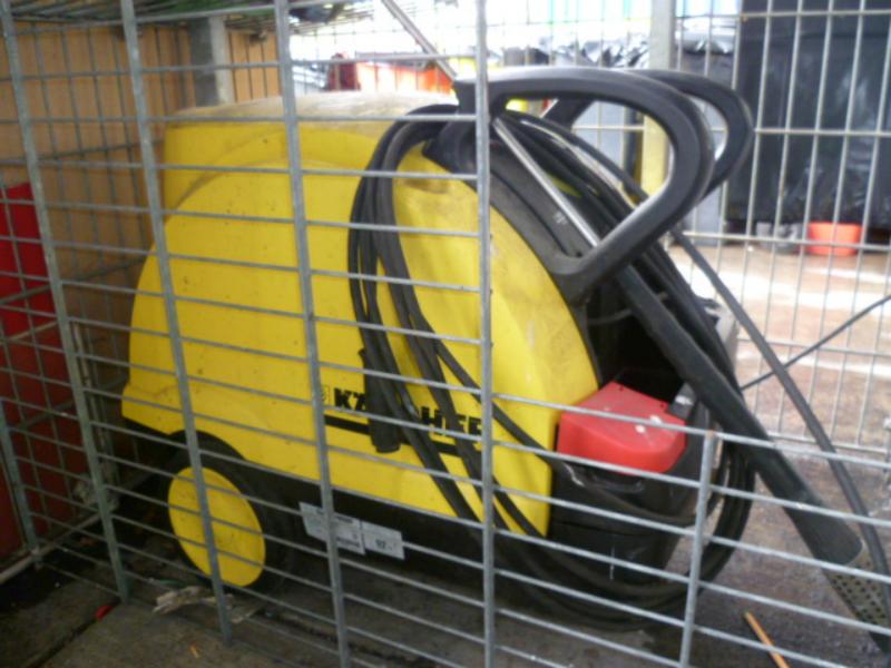 Well-maintained loader wagons-1