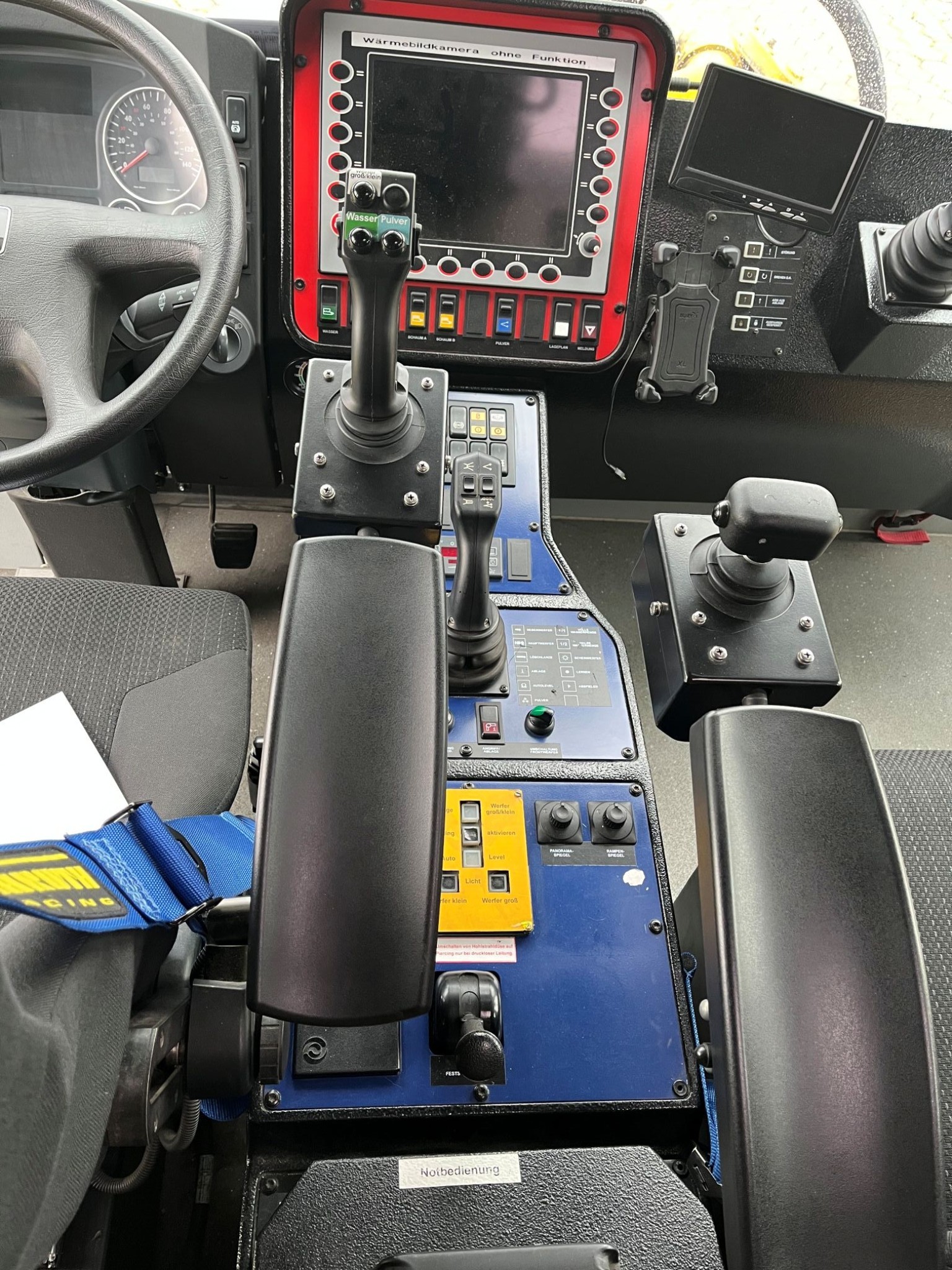 High-quality fire engines from Hamburg Airport-2