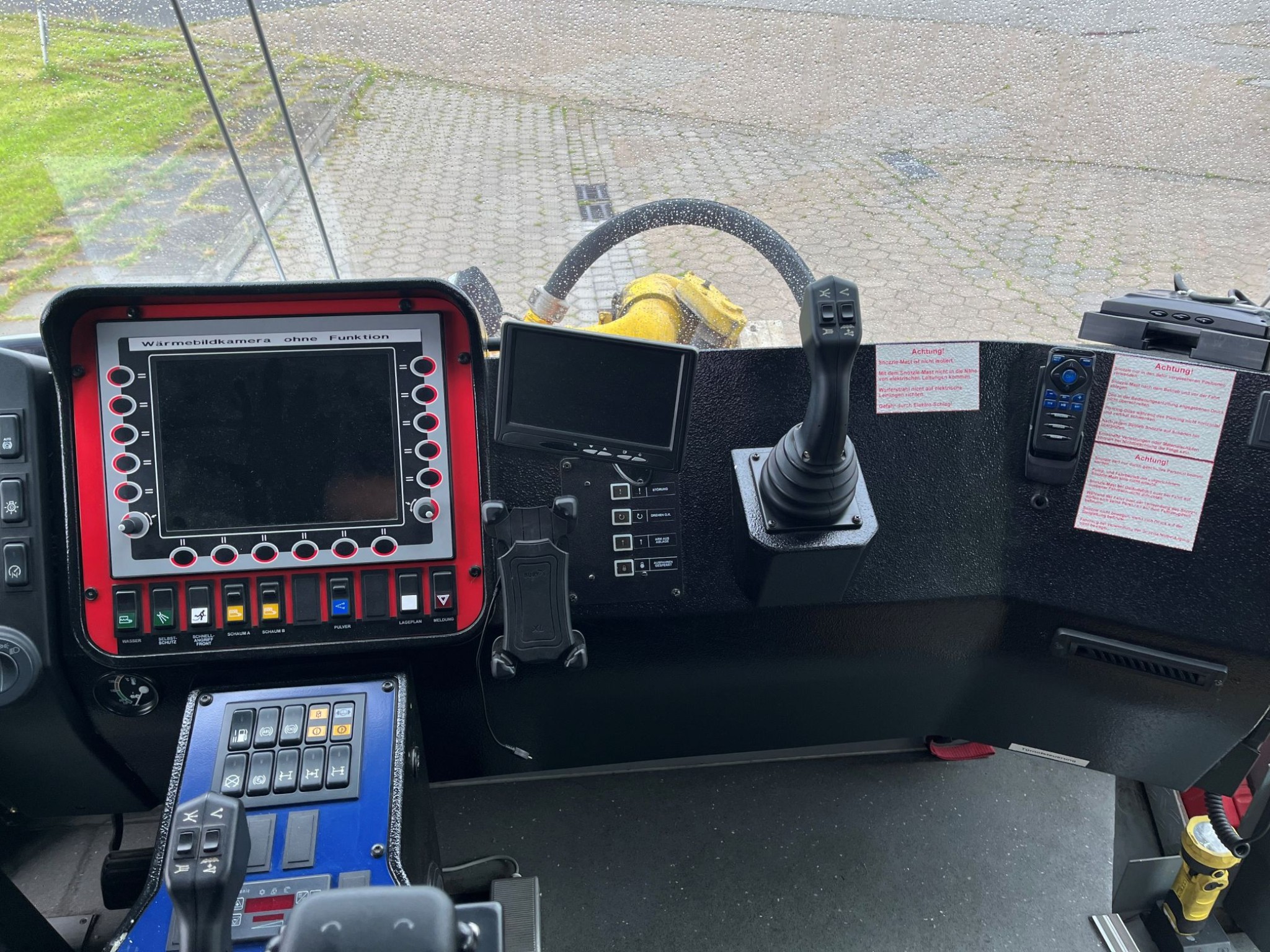 High-quality fire engines from Hamburg Airport-4