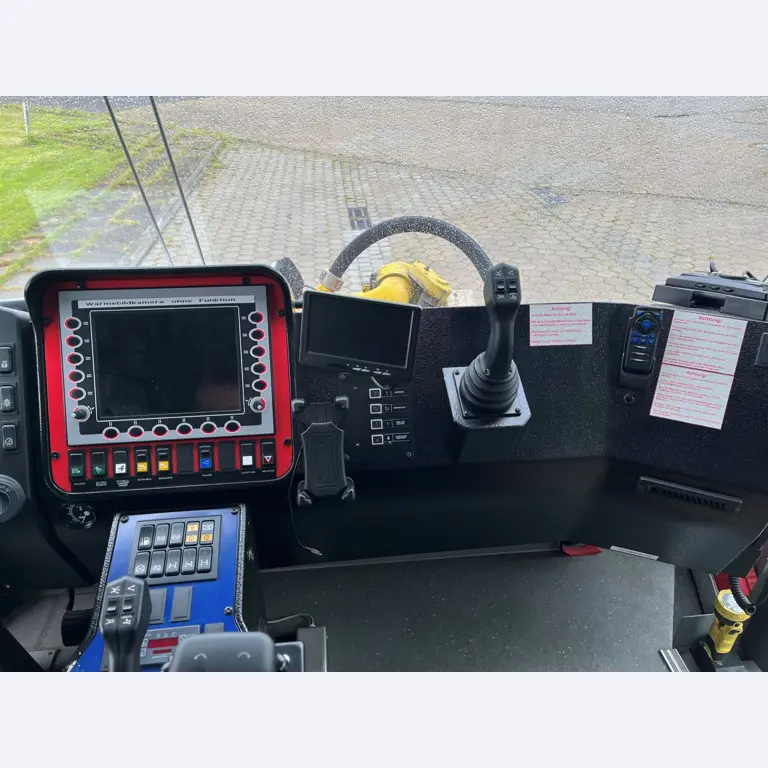 High-quality fire engines from Hamburg Airport-4