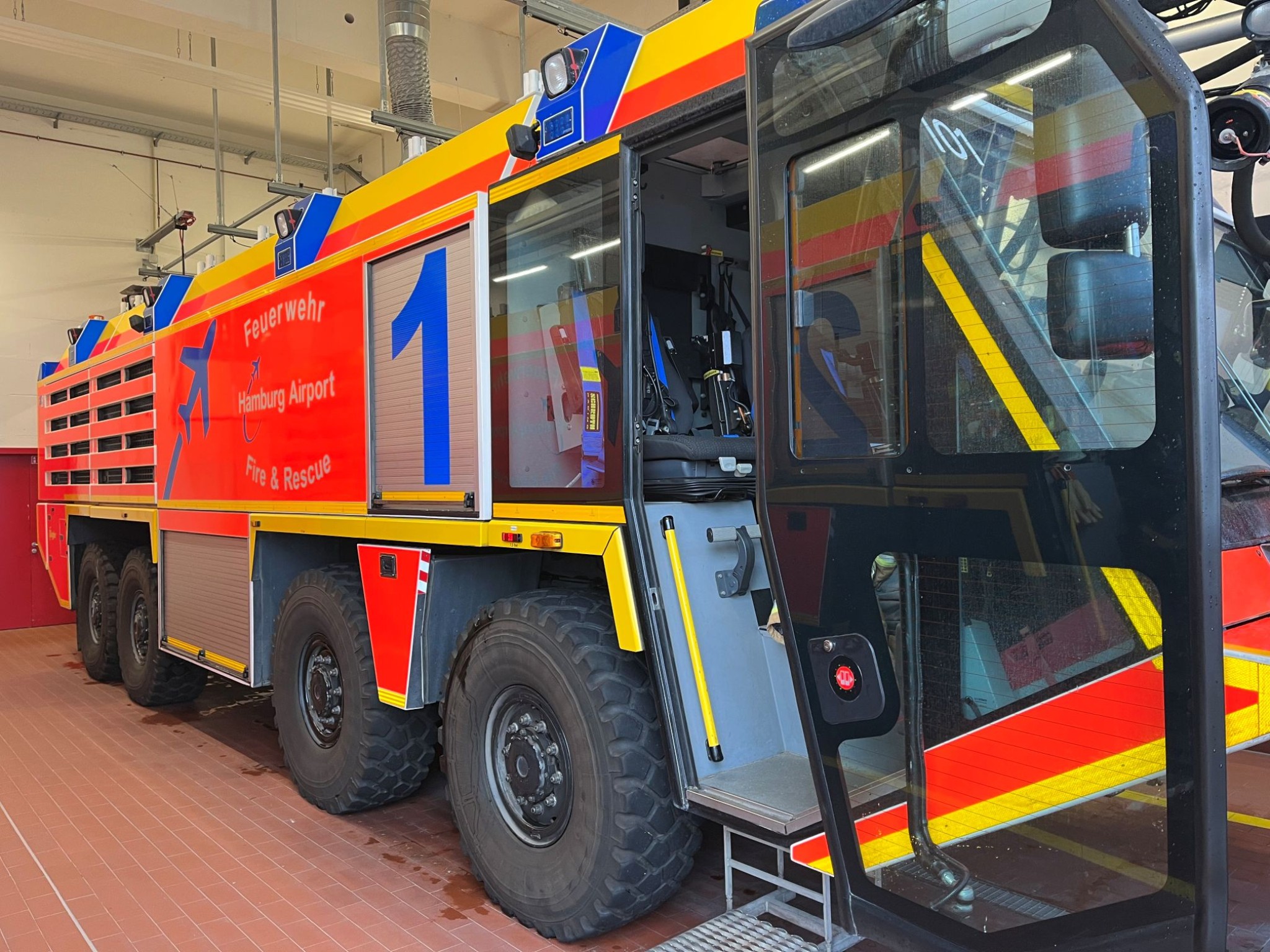 High-quality fire engines from Hamburg Airport-1