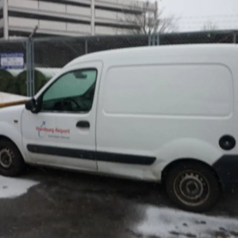 Camión cerrado - caja Renault Kangoo