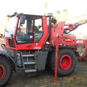 Tractor with mowers on roadsides Fendt/ Dücker Xylon 524/ BM 850