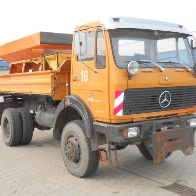 Camión volquete, caja abierta con esparcidor de servicio de invierno Daimler Benz 1632 FAK