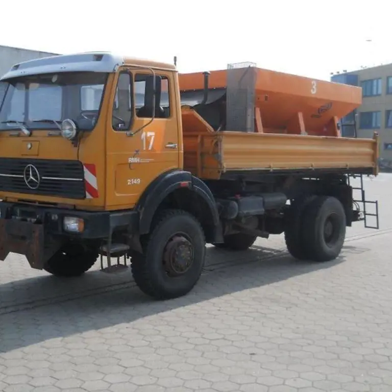 Camión volquete, caja abierta con esparcidor de servicio de invierno Daimler Benz 1632 FAK