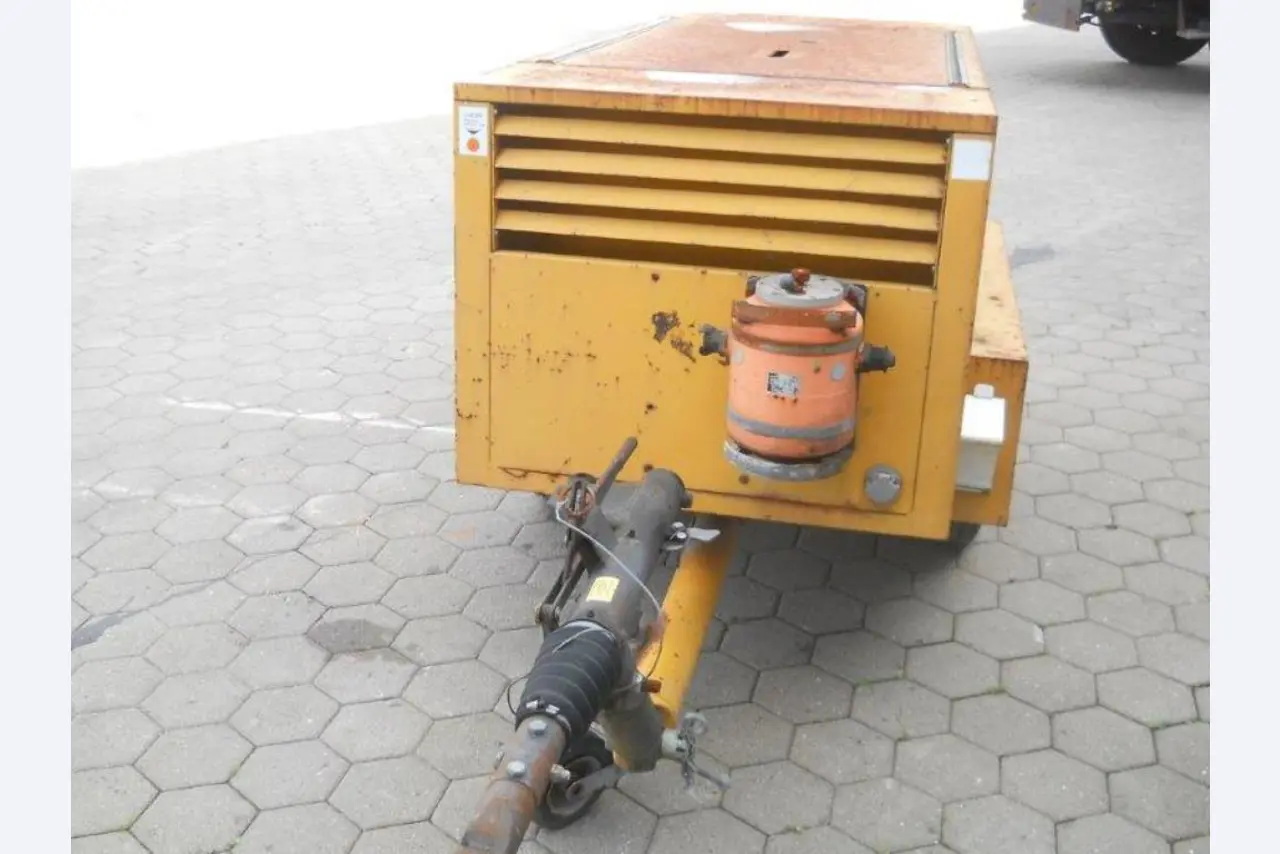 two well maintained ground handling de-icers-4