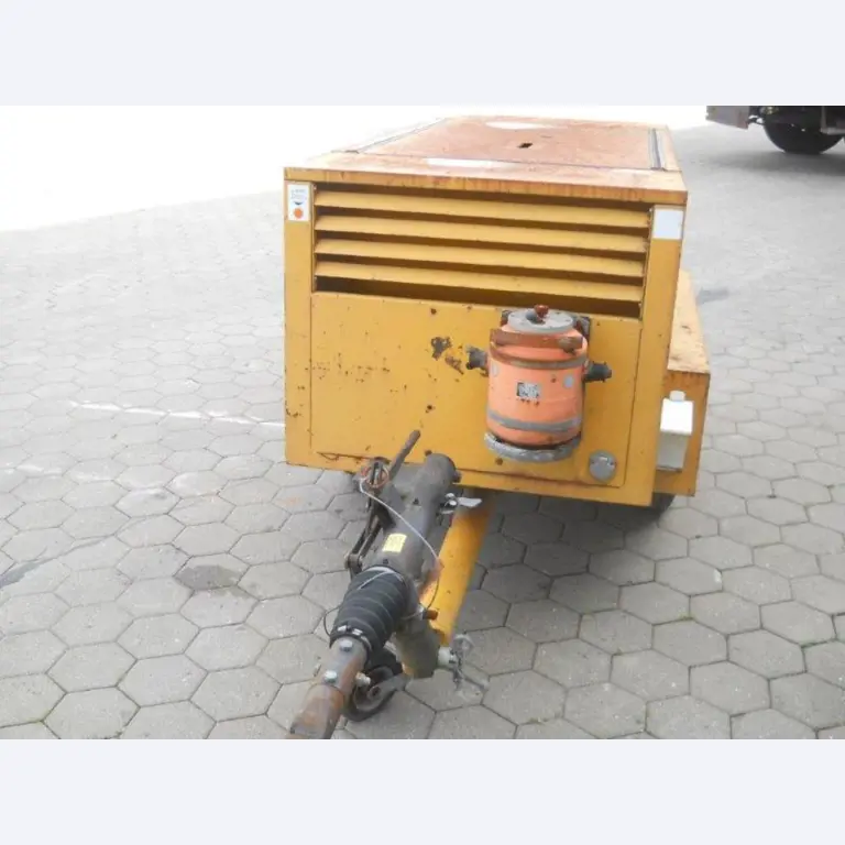 two well maintained ground handling de-icers-4