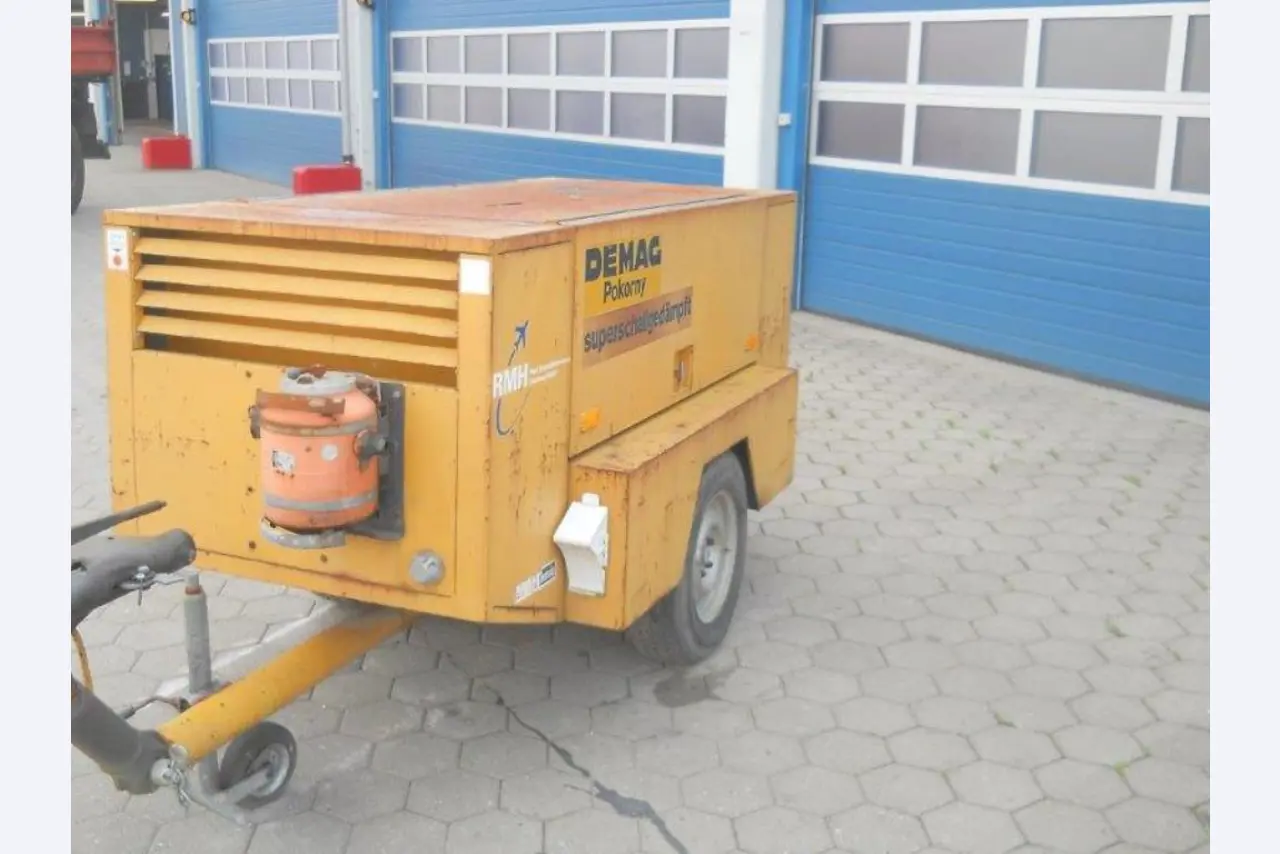 two well maintained ground handling de-icers-5