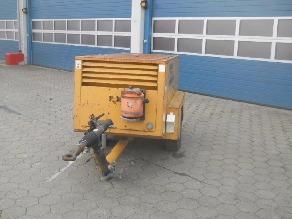 two well maintained ground handling de-icers-6