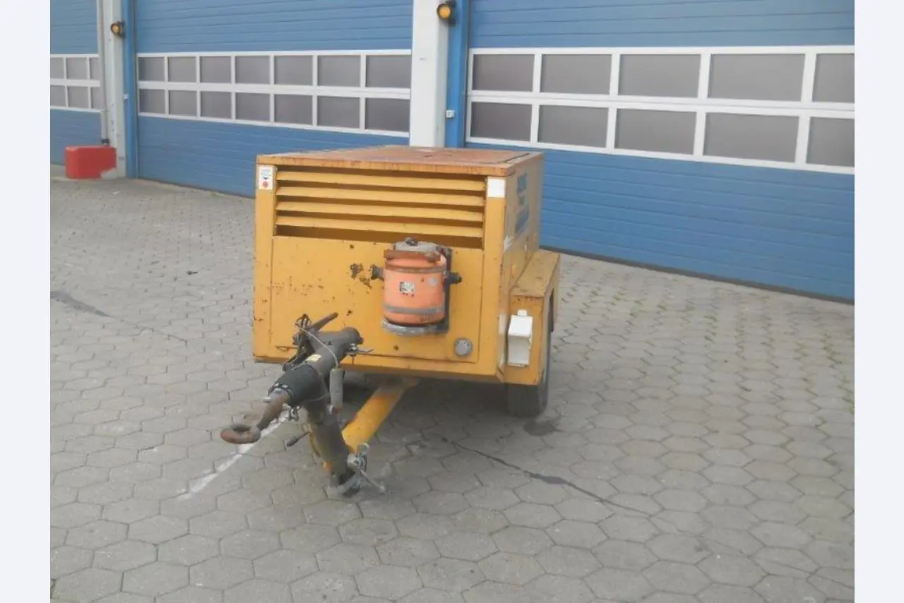 two well maintained ground handling de-icers-6