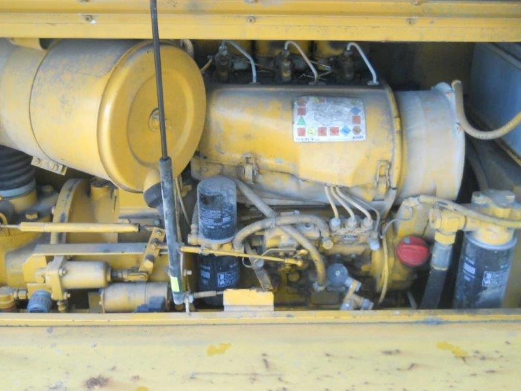 two well maintained ground handling de-icers-7