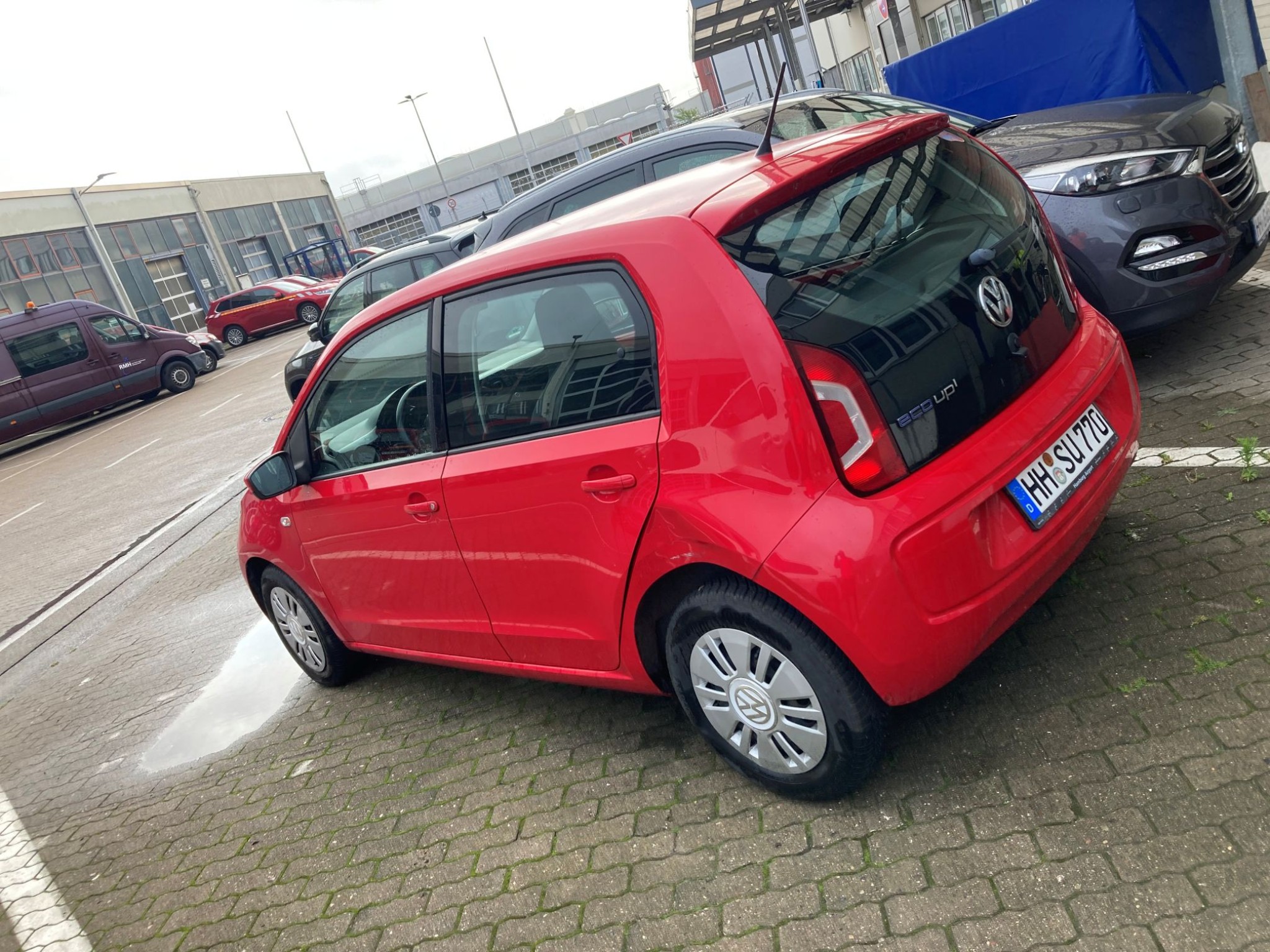 Vehicles released by Hamburg Airport-1