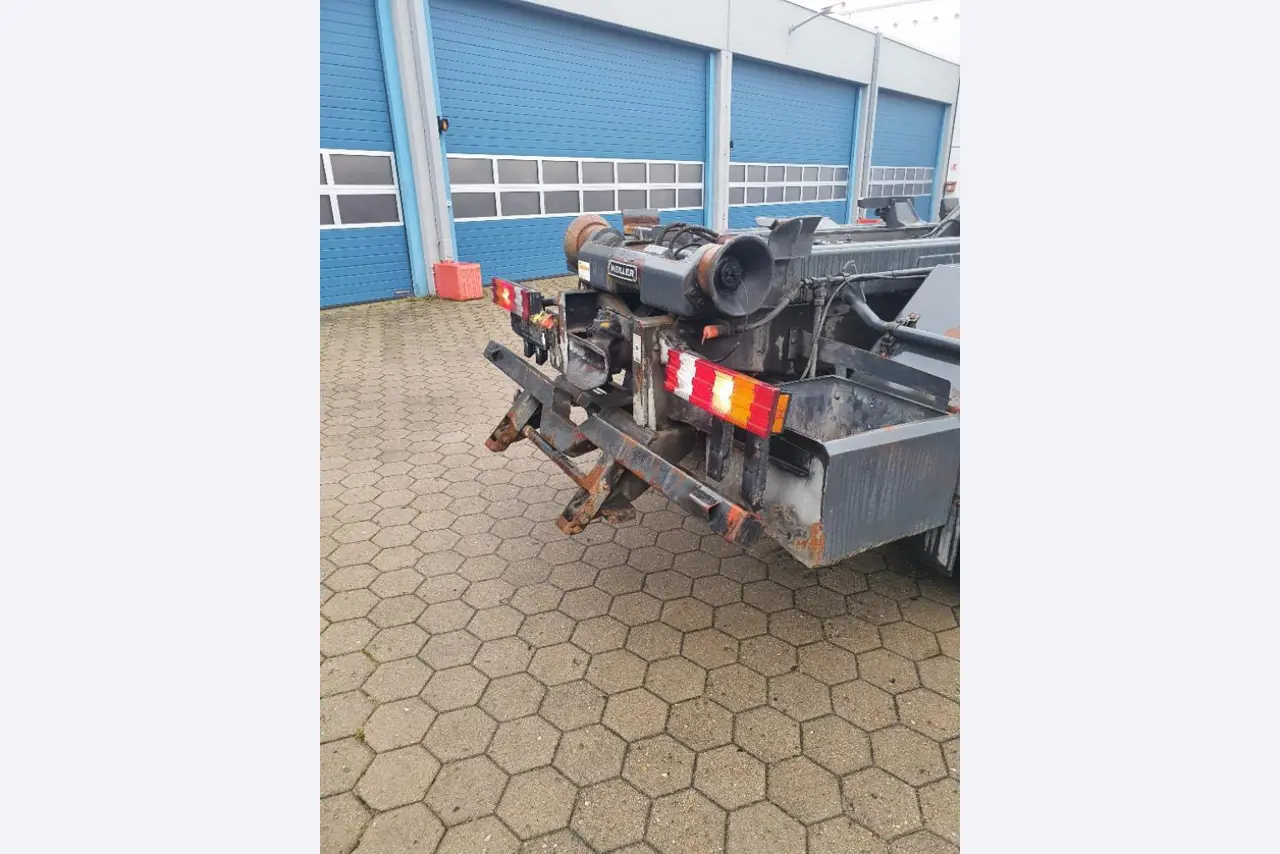 two well maintained ground handling de-icers-10