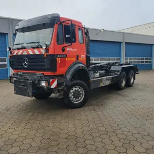 Nákladní automobil pro sklápění skipů s nakládacím a vykládacím zařízením (ex HH-CY 1895) Mercedes-Benz 2638 A 6x6