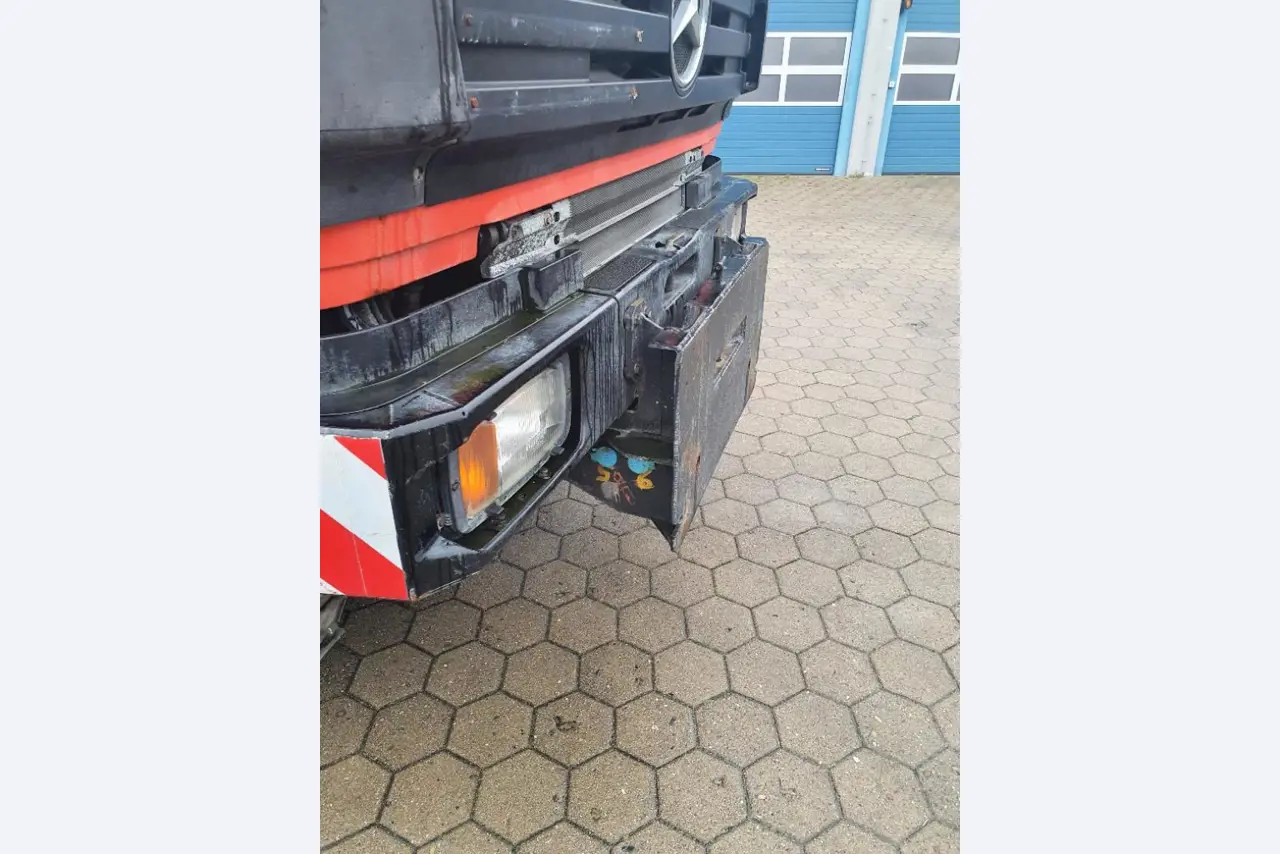 two well maintained ground handling de-icers-9