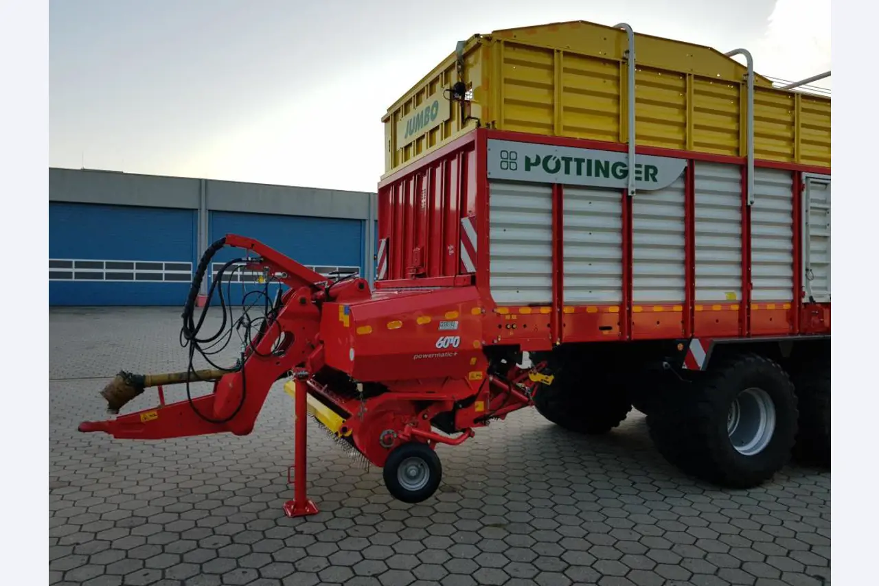 two well maintained ground handling de-icers-11