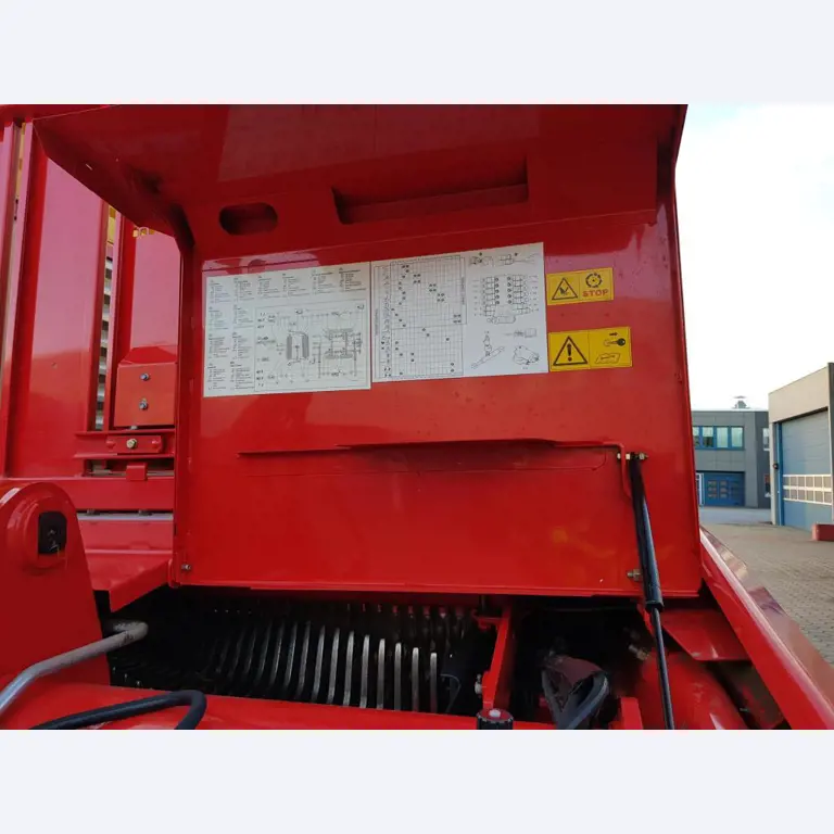 two well maintained ground handling de-icers-6