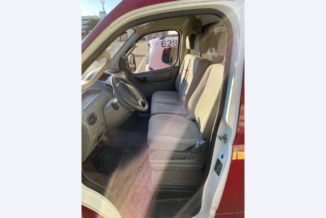 Landbouwuitrusting uit de luchthavenomgeving-11