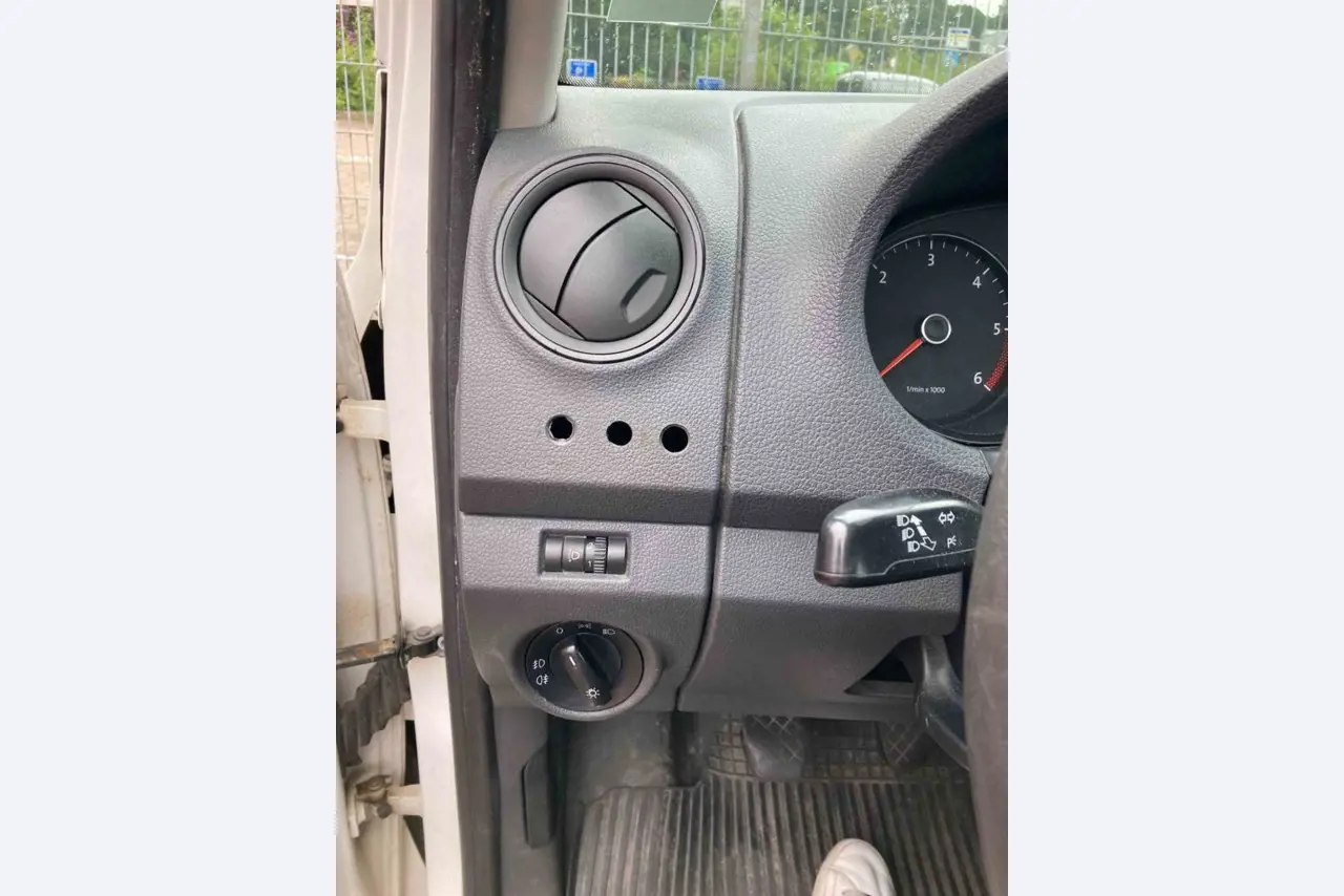 Landbouwuitrusting uit de luchthavenomgeving-14