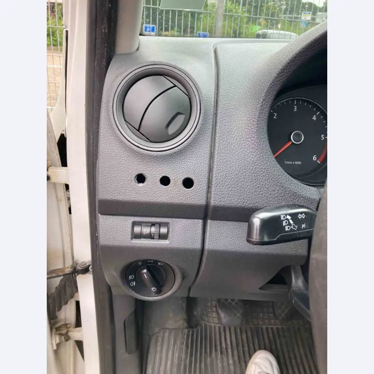 Landbouwuitrusting uit de luchthavenomgeving-14