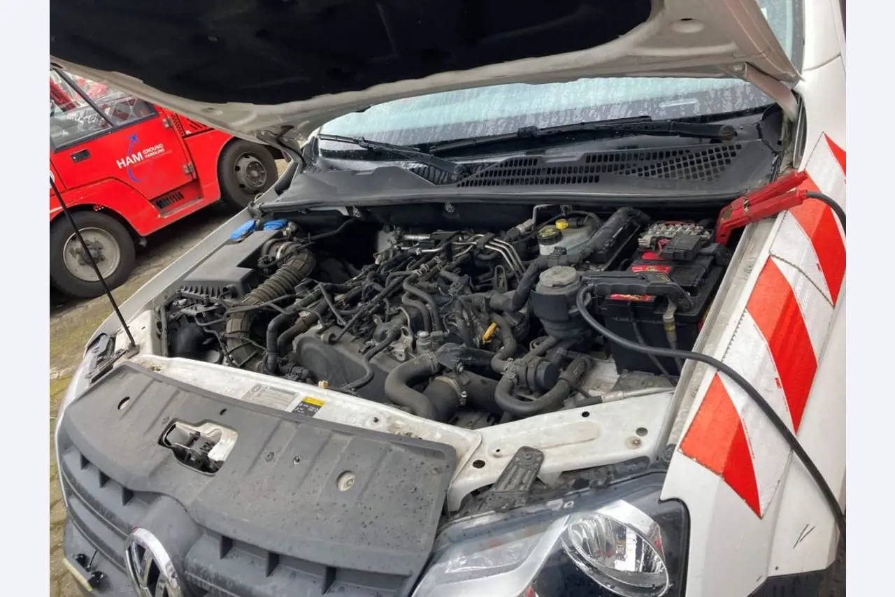 Landbouwuitrusting uit de luchthavenomgeving-19