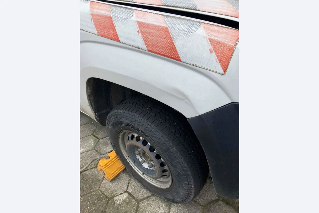 Landbouwuitrusting uit de luchthavenomgeving-23