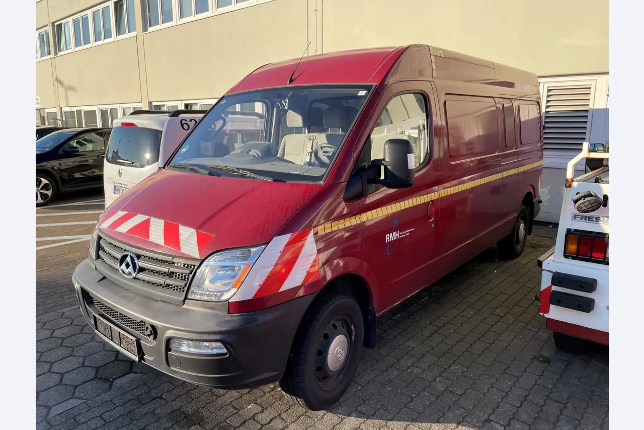 Landbouwuitrusting uit de luchthavenomgeving-3