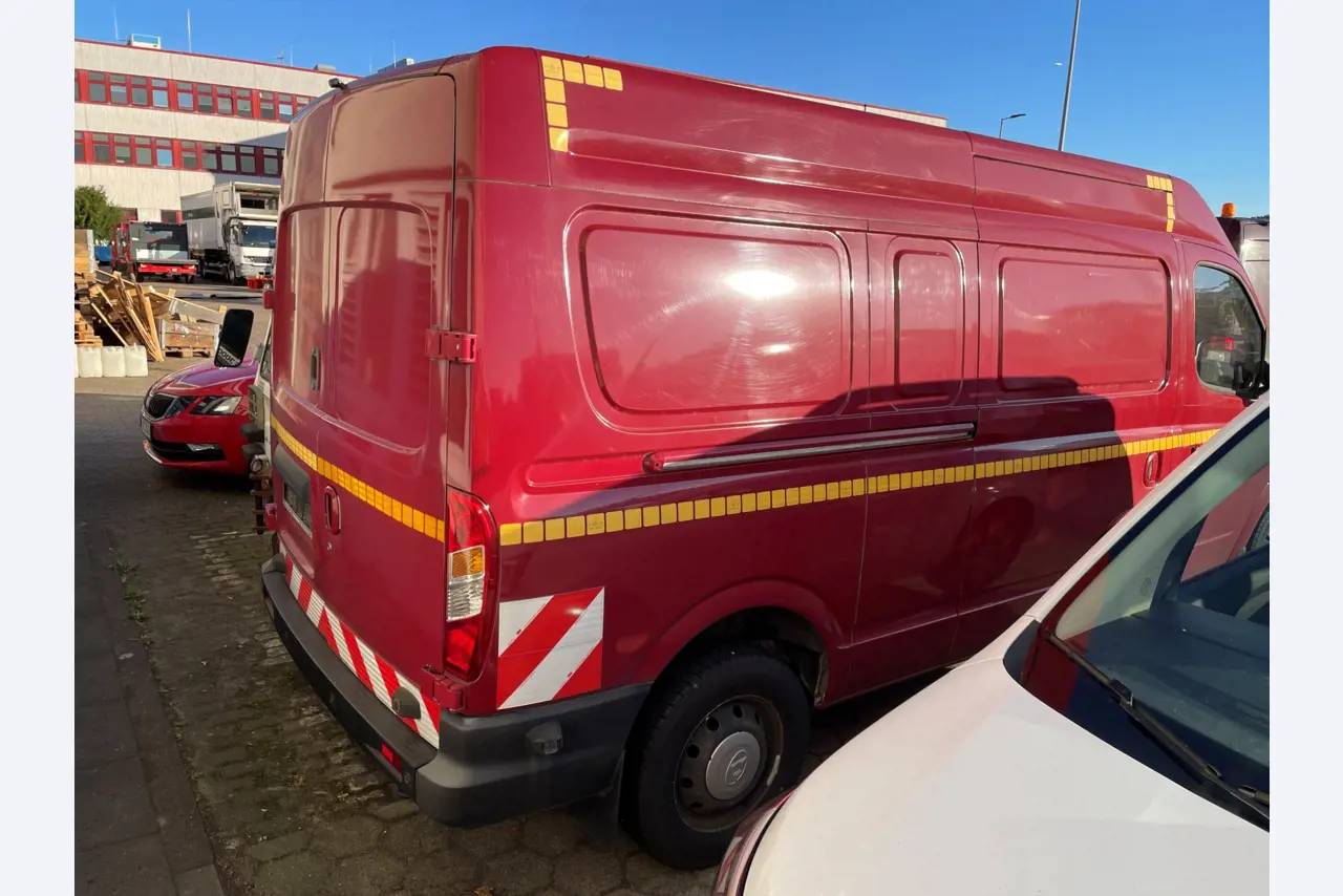 Landbouwuitrusting uit de luchthavenomgeving-5