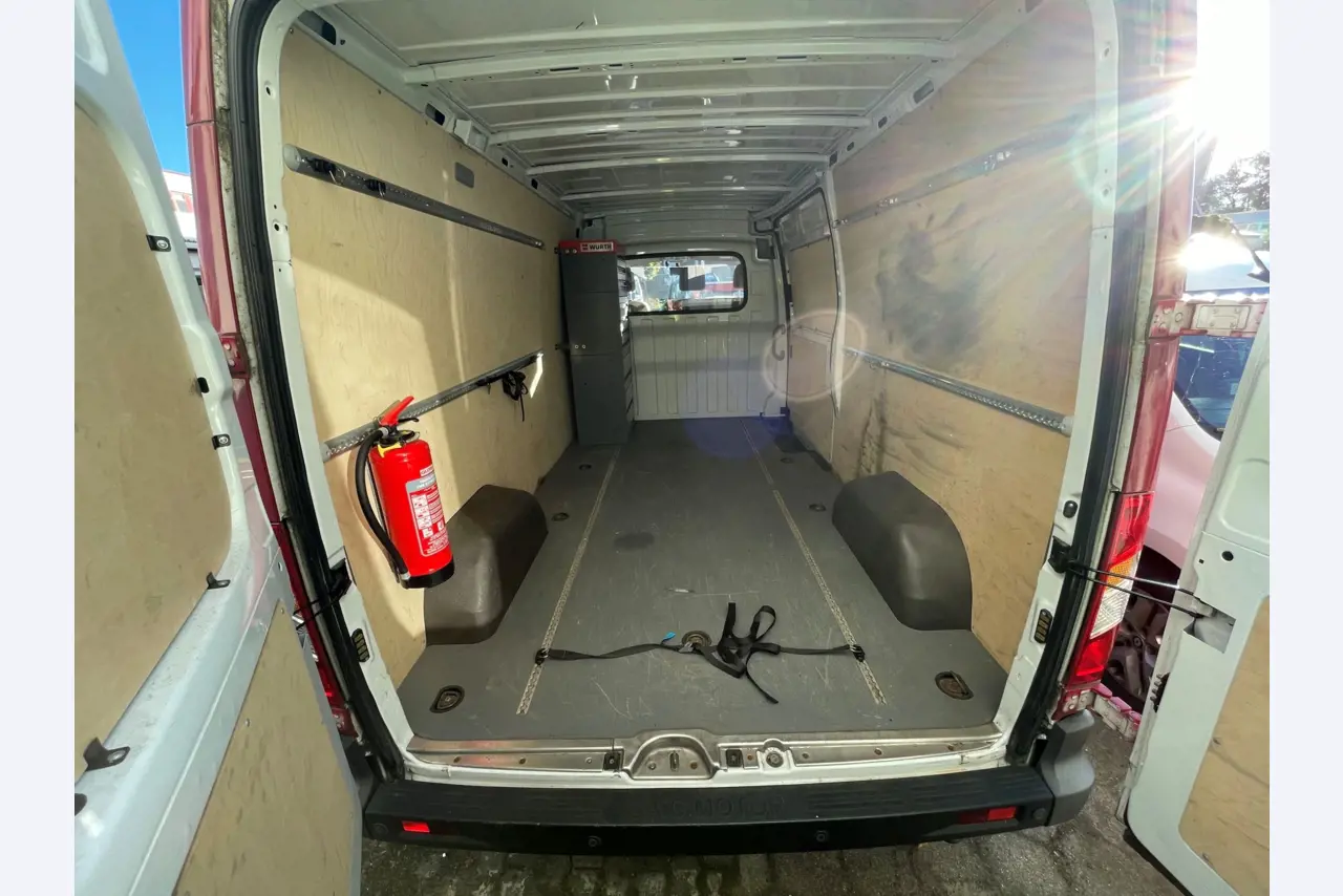 Landbouwuitrusting uit de luchthavenomgeving-6