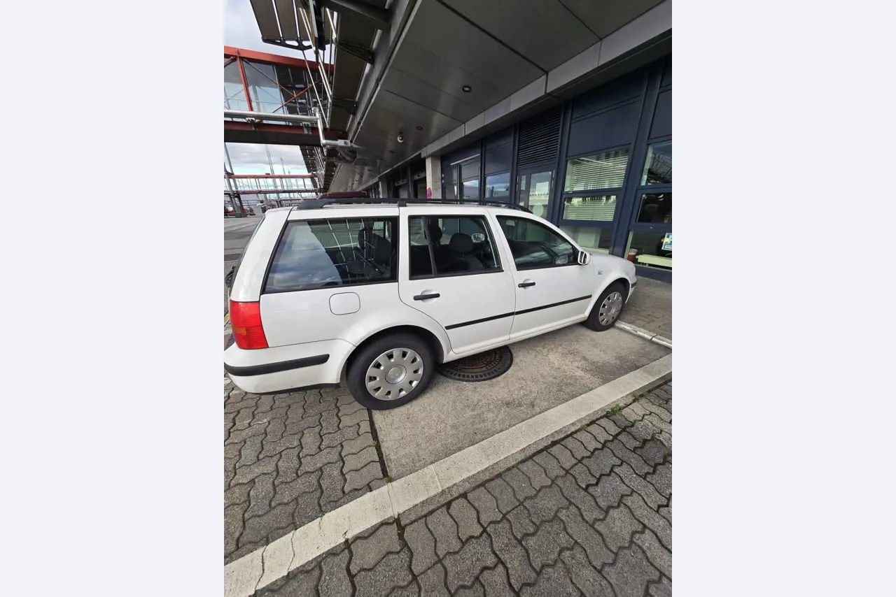 Vehículos cedidos por el aeropuerto de Hamburgo-11