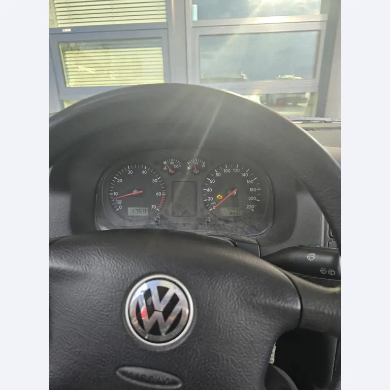 Landbouwuitrusting uit de luchthavenomgeving-5