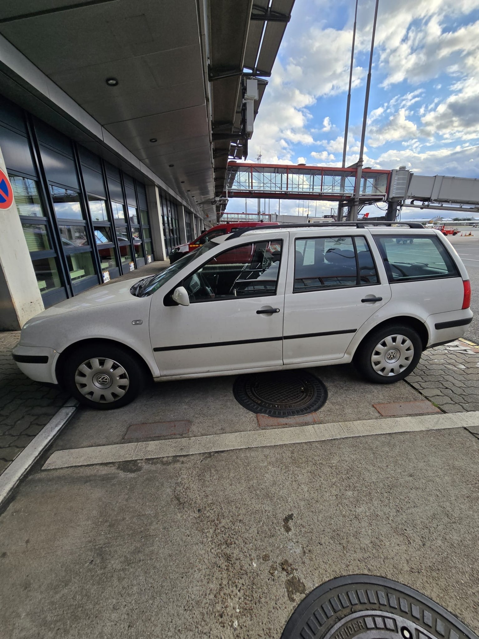 Vehículos cedidos por el aeropuerto de Hamburgo-7