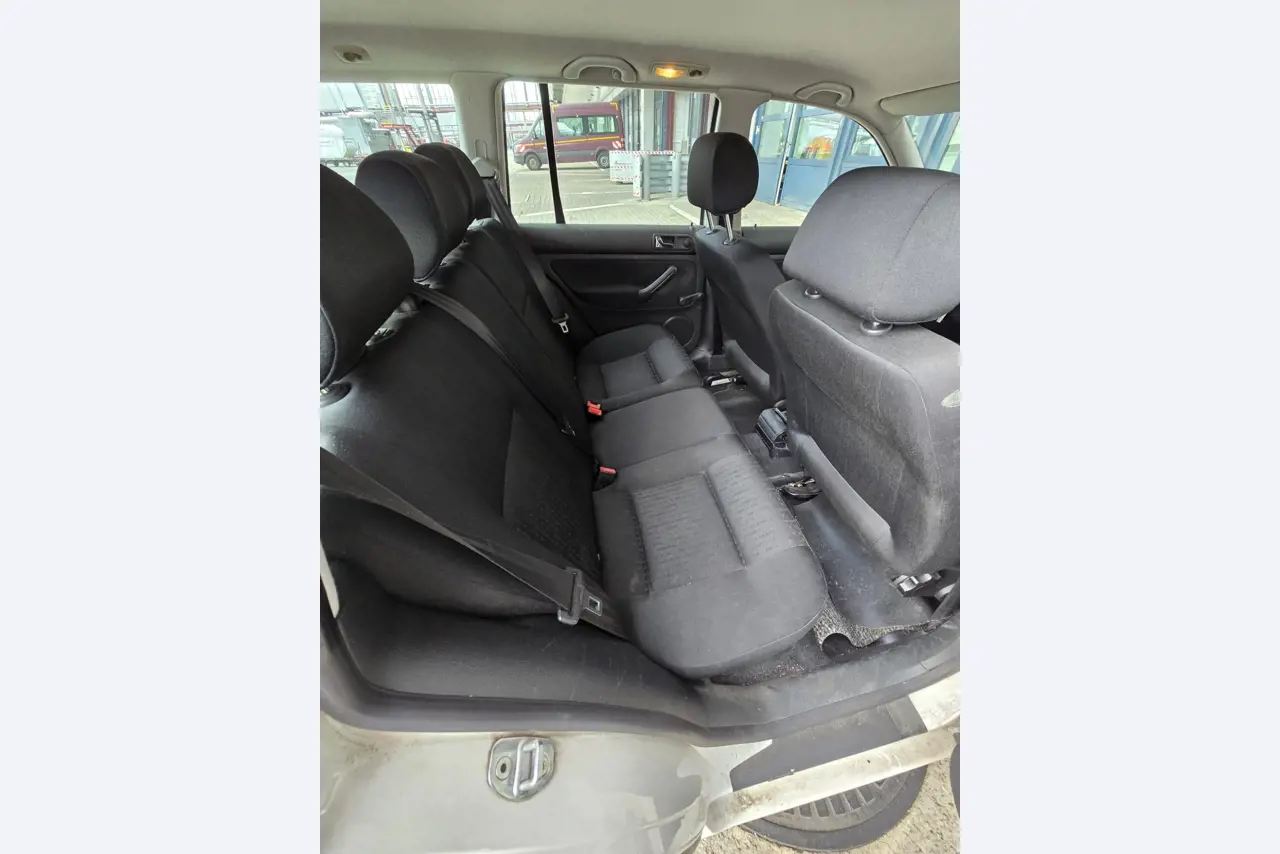 Landbouwuitrusting uit de luchthavenomgeving-8