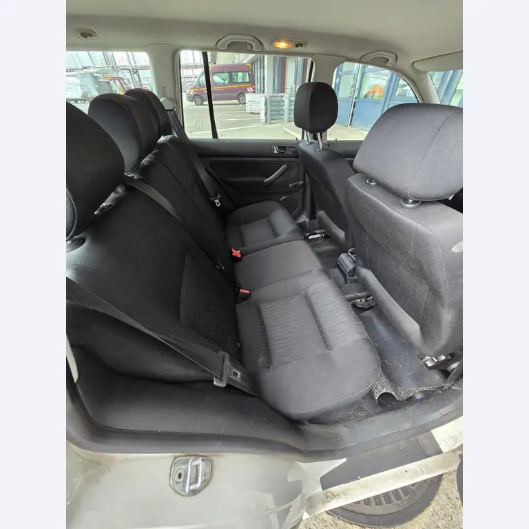 Landbouwuitrusting uit de luchthavenomgeving-8