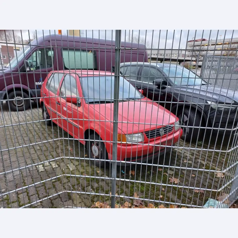 Landwirtschaftliches Gerät aus dem Flughafenumfeld-5